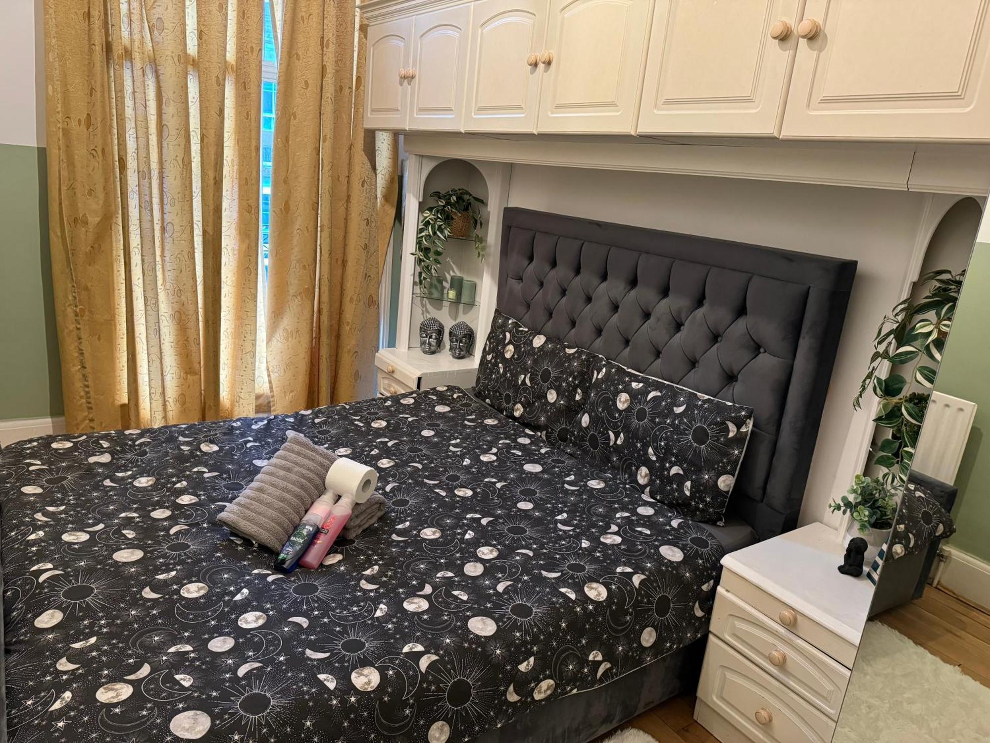 Central And Affordable Flat For 6 People In Zone 1 - Baker Street - With Breakfast Included London Exterior photo