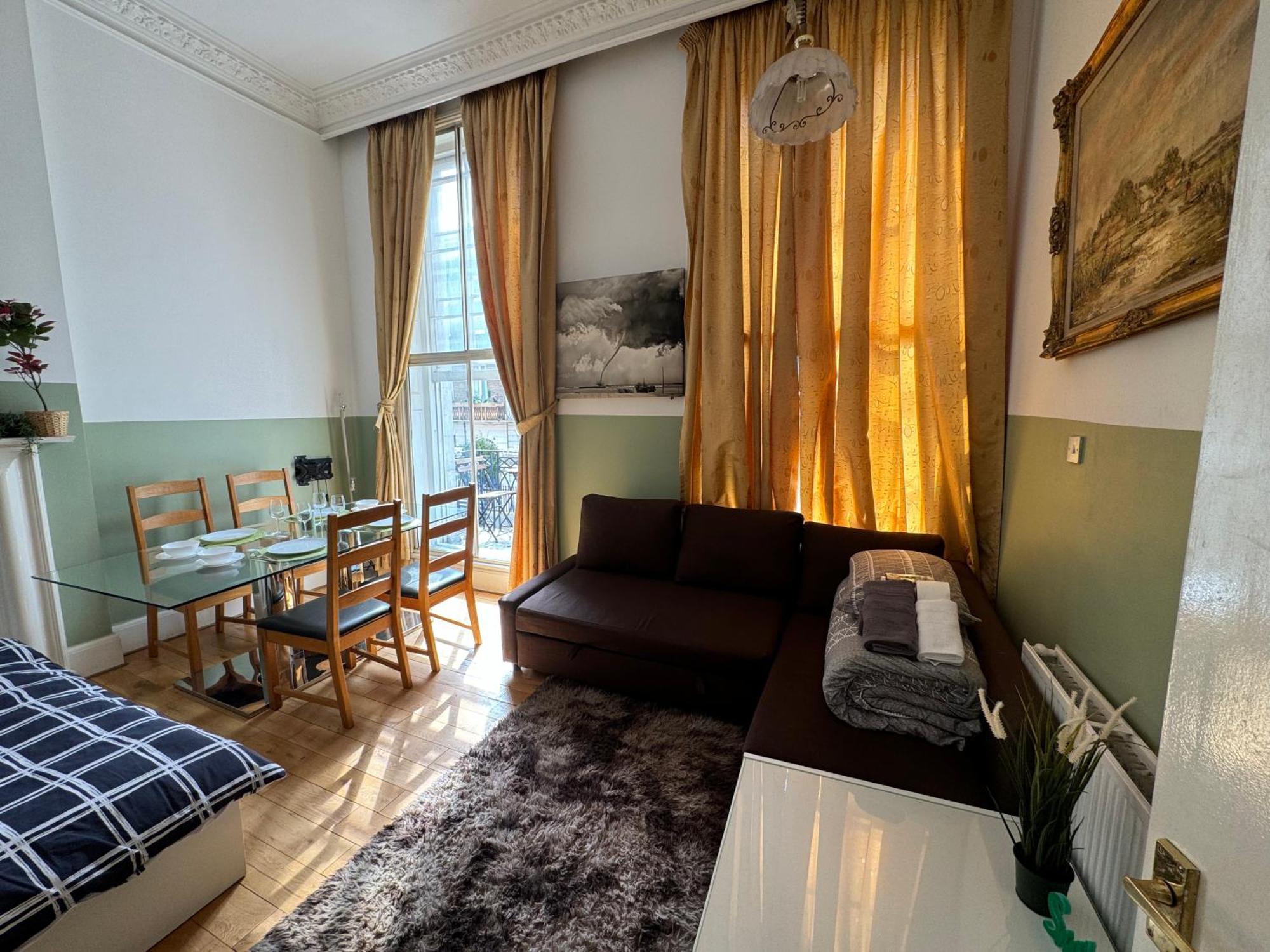 Central And Affordable Flat For 6 People In Zone 1 - Baker Street - With Breakfast Included London Exterior photo