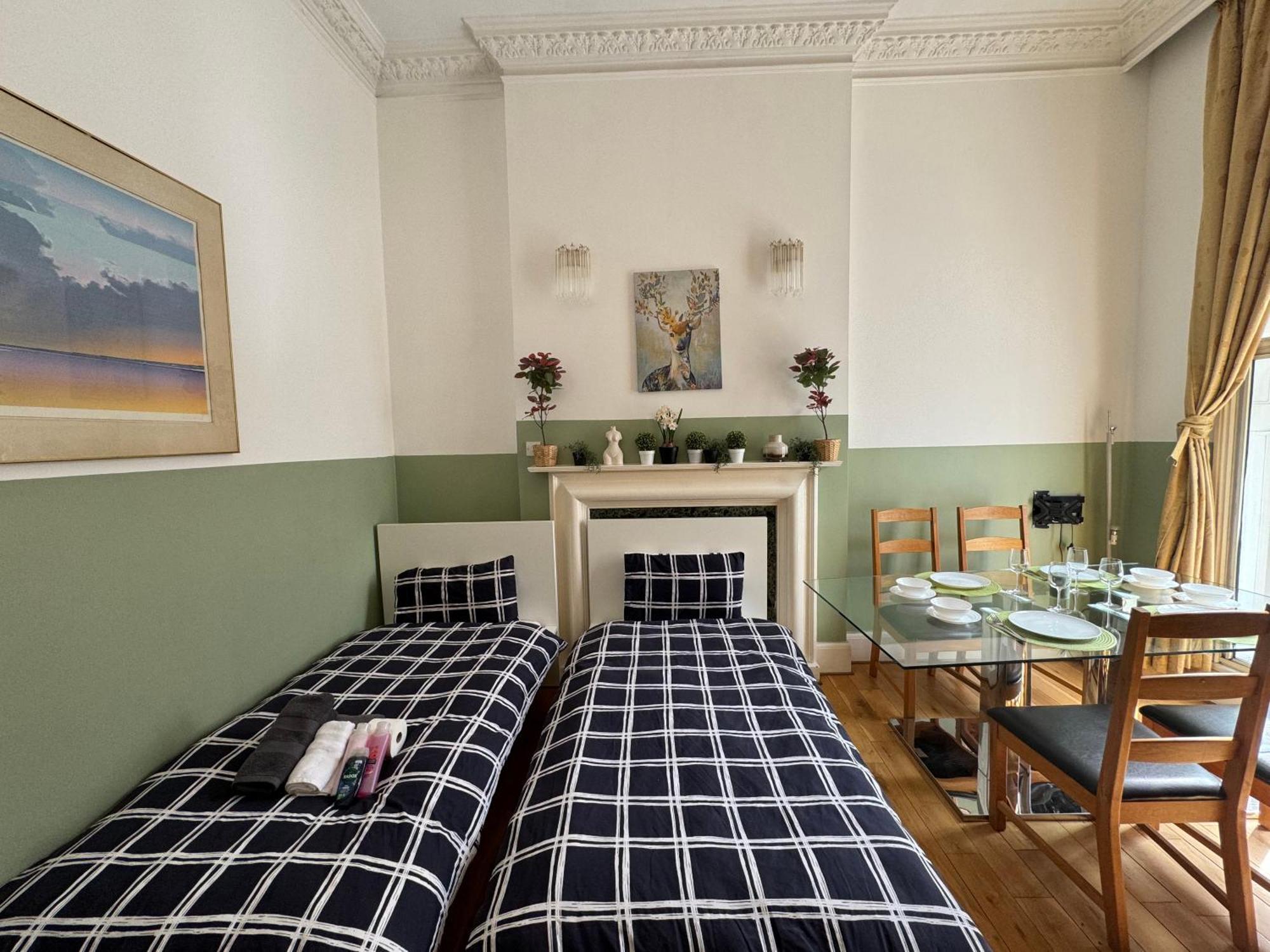 Central And Affordable Flat For 6 People In Zone 1 - Baker Street - With Breakfast Included London Exterior photo